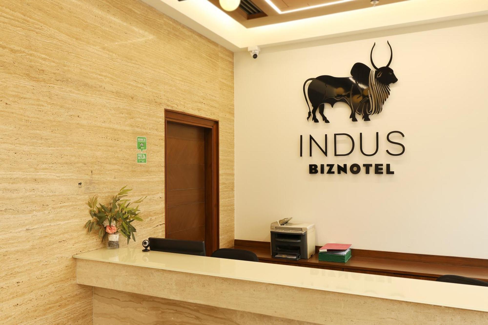 Indus Biznotel Ню Делхи Екстериор снимка