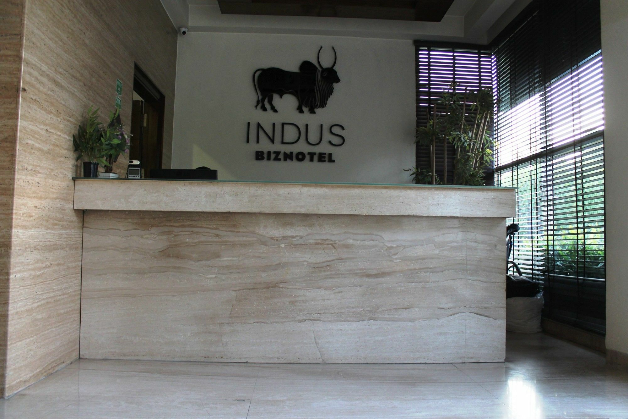 Indus Biznotel Ню Делхи Екстериор снимка